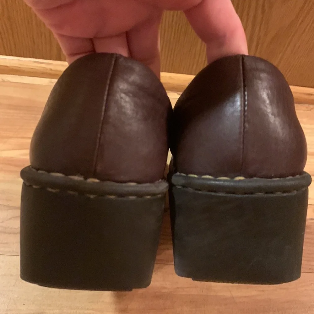 Born size 39 / 8 slip on brown pebbled leather 2.25” wedge shoes loafers EUC